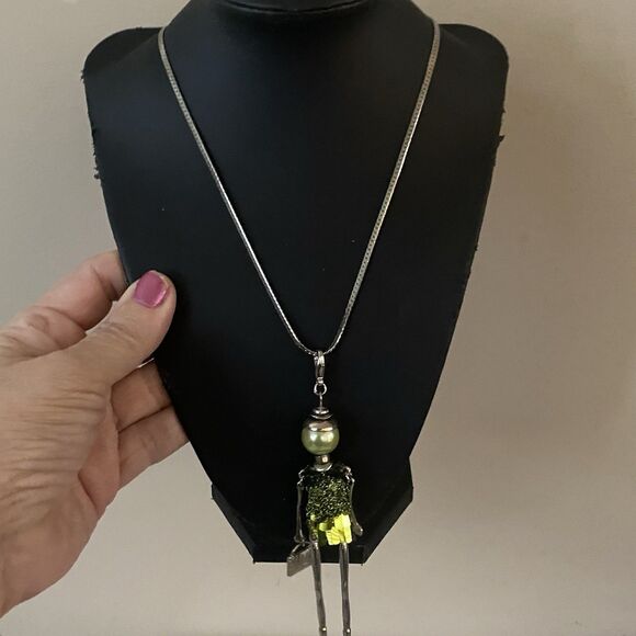 French Fashion Doll Dangling Pendant Necklace Silver Tone Beaded Dress Bag Green - Picture 6 of 12